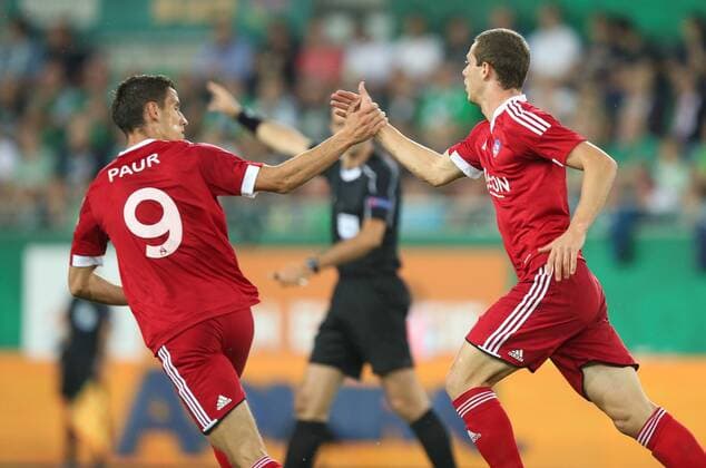 SOCCER - UEFA EL quali, Rapid vs Trencin VIENNA,AUSTRIA,25.AUG.16 - SOCCER - UEFA Europa League, Play-off qualification, SK Rapid Wien vs FK AS Trencin. Image shows the rejoicing of Jakub Paur and James Lawrence ( Trencin). Keywords: Wien Energie. GEPAxpictures xPatrickxLeuk