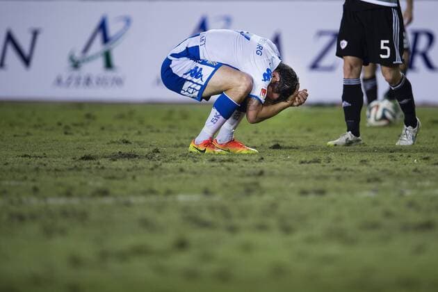 Bilder des Tages - SPORT Fußball, EL Quali, Qarabag Agdam - IFK Göteborg 160825 IFK Göteborgs Mads Albaek tar sig för huvudet under fotbollsmatchen i kvalet till Europa League mellan Karabach och IFK Göteborg den 25 augusti 2016 i Baku.  Copyright: JOHANNAxLUNDBERG BB160825JL058