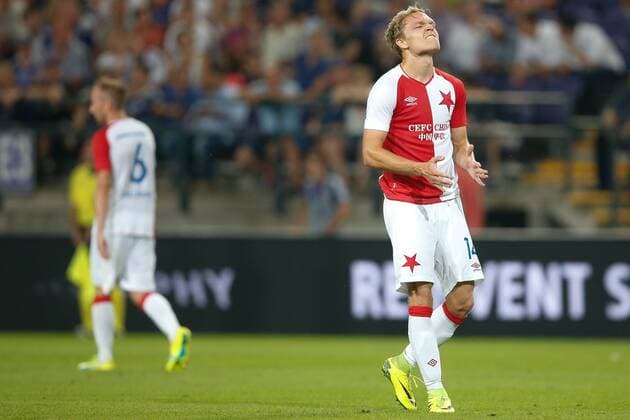 Slavia s Mick van Buren looks dejected during a match between Belgian first league soccer team RSC Anderlecht against Czech Slavia Prague, the return leg of the playoff round in the Europa League competition, Thursday 25 August 2016, in Anderlecht, Brussels. First leg ended on 0-3 in Czech Republic. BRUNOxFAHY  x04918871x