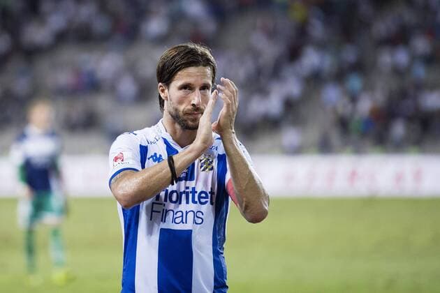 Fußball, EL Quali, Qarabag Agdam - IFK Göteborg 160825 IFK Göteborgs Mattias Bjärsmyr tackar publiken efter fotbollsmatchen i kvalet till Europa League mellan Karabach och IFK Göteborg den 25 augusti 2016 i Baku.  Copyright: JOHANNAxLUNDBERG BB160825JL075