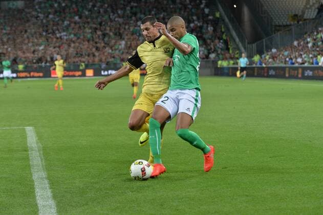 Fußball, EL Quali, AS St. Etienne - Beitar Jerusalem Kevin Monnet Paquet (saint etienne) vs Jesus Rueda (beitar) FOOTBALL : Saint Etienne vs Beitar Jerusalem - Ligue Europa - Barrage - 25 08 2016 FredericChambert Panoramic 