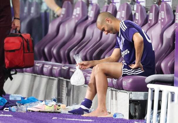 Anderlecht s Sofiane Hanni is injured during a match between Belgian first league soccer team RSC Anderlecht against Czech Slavia Prague, the return leg of the playoff round in the Europa League competition, Thursday 25 August 2016, in Anderlecht, Brussels. First leg ended on 0-3 in Czech Republic. VIRGINIExLEFOUR  x04918896x