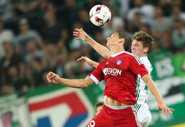 SOCCER - UEFA EL quali, Rapid vs Trencin VIENNA,AUSTRIA,25.AUG.16 - SOCCER - UEFA Europa League, Play-off qualification, SK Rapid Wien vs FK AS Trencin. Image shows Jakub Paur (Trencin) and Stephan Auer (Rapid). Keywords: Wien Energie. GEPAxpictures xPhilippxBrem