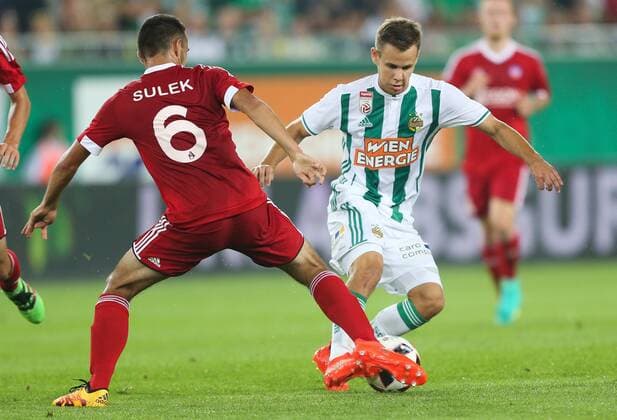 SOCCER - UEFA EL quali, Rapid vs Trencin VIENNA,AUSTRIA,25.AUG.16 - SOCCER - UEFA Europa League, Play-off qualification, SK Rapid Wien vs FK AS Trencin. Image shows Martin Sulek (Trencin) and Louis Schaub (Rapid). Keywords: Wien Energie. GEPAxpictures xPhilippxBrem