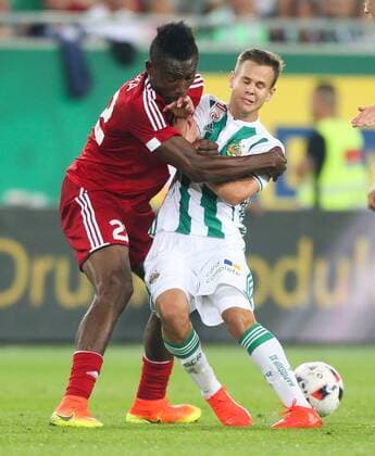 SOCCER - UEFA EL quali, Rapid vs Trencin VIENNA,AUSTRIA,25.AUG.16 - SOCCER - UEFA Europa League, Play-off qualification, SK Rapid Wien vs FK AS Trencin. Image shows Christopher Udeh (Trencin) and Louis Schaub (Rapid). Keywords: Wien Energie. GEPAxpictures xPhilippxBrem