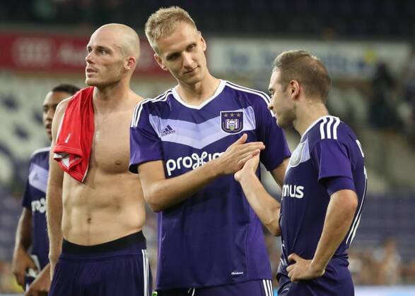 Anderlecht s Lukasz Teodorczyk and Anderlecht s Diego Capel pictured after a match between Belgian first league soccer team RSC Anderlecht against Czech Slavia Prague, the return leg of the playoff round in the Europa League competition, Thursday 25 August 2016, in Anderlecht, Brussels. First leg ended on 0-3 in Czech Republic. VIRGINIExLEFOUR  x04918915x