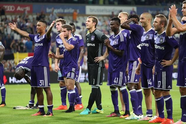 Anderlecht s players celebrate after winning a match between Belgian first league soccer team RSC Anderlecht against Czech Slavia Prague, the return leg of the playoff round in the Europa League competition, Thursday 25 August 2016, in Anderlecht, Brussels. First leg ended on 0-3 in Czech Republic. VIRGINIExLEFOUR  x04918912x