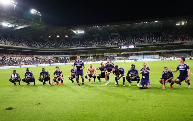 Anderlecht s players celebrate after winning a match between Belgian first league soccer team RSC Anderlecht against Czech Slavia Prague, the return leg of the playoff round in the Europa League competition, Thursday 25 August 2016, in Anderlecht, Brussels. First leg ended on 0-3 in Czech Republic. VIRGINIExLEFOUR  x04918928x
