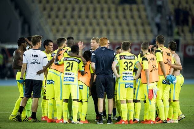 Fußball, EL Quali, KF Shkendija Tetovo - KAA Gent Gent s players and Gent s head coach Hein Vanhaezebrouck celebrate after winning a match between Macedonia s Shkendija and Belgian first league soccer team KAA Gent, the return leg of the playoff round in the Europa League competition, Thursday 25 August 2016, in Skopje, Macedonia. First leg ended on a 2-1 result in Belgium. JASPERxJACOBS  x04918949x