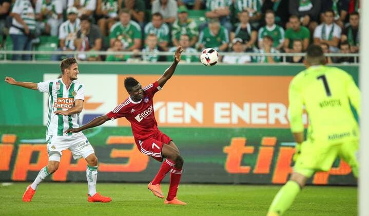 SOCCER - UEFA EL quali, Rapid vs Trencin VIENNA,AUSTRIA,25.AUG.16 - SOCCER - UEFA Europa League, Play-off qualification, SK Rapid Wien vs FK AS Trencin. Image shows Maximilian Hofmann (Rapid) and Aliko Bala (Trencin). Keywords: Wien Energie. GEPAxpictures xPatrickxLeuk
