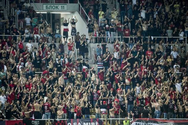 Fußball, EL Quali, KF Shkendija Tetovo - KAA Gent Shkendija s supporters pictured in action during a match between Macedonia s Shkendija and Belgian first league soccer team KAA Gent, the return leg of the playoff round in the Europa League competition, Thursday 25 August 2016, in Skopje, Macedonia. First leg ended on a 2-1 result in Belgium. JASPERxJACOBS  x04919004x