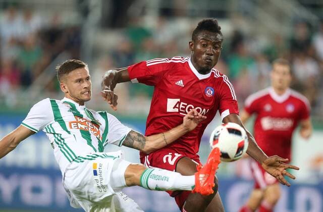 SOCCER - UEFA EL quali, Rapid vs Trencin VIENNA,AUSTRIA,25.AUG.16 - SOCCER - UEFA Europa League, Play-off qualification, SK Rapid Wien vs FK AS Trencin. Image shows Arnor Ingvi Traustason (Rapid) and Christopher Udeh (Trencin). Keywords: Wien Energie. GEPAxpictures xPatrickxLeuk