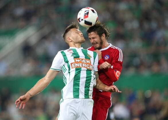 SOCCER - UEFA EL quali, Rapid vs Trencin VIENNA,AUSTRIA,25.AUG.16 - SOCCER - UEFA Europa League, Play-off qualification, SK Rapid Wien vs FK AS Trencin. Image shows Arnor Ingvi Traustason (Rapid) and Peter Klescik (Trencin). Keywords: Wien Energie. GEPAxpictures xPatrickxLeuk