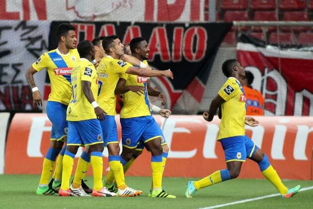 Fußball, EL Quali, Olympiakos Piräus - FC Arouca August 25, 2016 - Piraeus, Greece - Arouca s defender Gege celebrates after scoring a goal with team during UEFA Europa League match between FC Olympiacos and FC Arouca at Georgios Karaiskakis Stadium in Piraeus on August 25, 2016. FC Olympiacos v FC Arouca - UEFA Europa League  - ZUMAn230