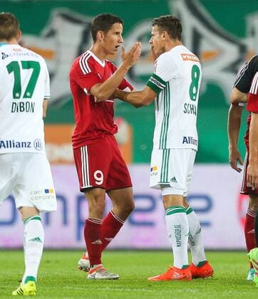 SOCCER - UEFA EL quali, Rapid vs Trencin VIENNA,AUSTRIA,25.AUG.16 - SOCCER - UEFA Europa League, Play-off qualification, SK Rapid Wien vs FK AS Trencin. Image shows Jakub Paur (Trencin) and Stefan Schwab (Rapid). Keywords: Wien Energie. GEPAxpictures xPhilippxBrem