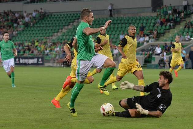 Nolan Roux (saint etienne) Boris Kleyman (beitar) - Fussball, Europa League Quali, AS Saint Etienne vs. Beitar Jerusalem - 25 08 2016 FredericChambert Panoramic 
