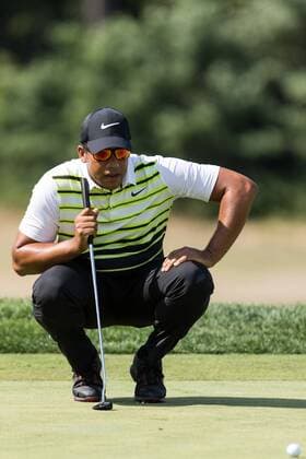 August 25, 2016: Jhonattan Vegas lining up a birdie putt on 18 during the first round of play at The Barclays, on the Black course, at Bethpage State Park in Farmingdale, NY. (Photo by David Hahn Icon Sportswire) GOLF: AUG 25 PGA Golf Herren - The Barclays - First Round Icon160825028 EDITORIAL USE ONLY