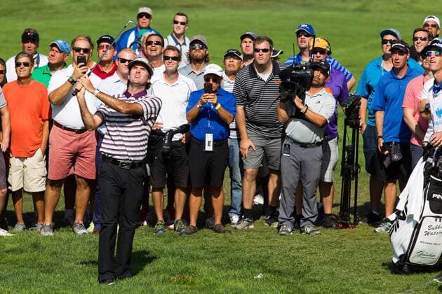August 25, 2016: Bubba Watson hits out of the gallery on 18 during the first round of play at The Barclays, on the Black course, at Bethpage State Park in Farmingdale, NY. (Photo by David Hahn Icon Sportswire) GOLF: AUG 25 PGA Golf Herren - The Barclays - First Round Icon160825031 EDITORIAL USE ONLY