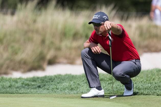 August 25, 2016: Henrik Stenson lines up a putt at the fifth green during the first round of play at The Barclays, on the Black course, at Bethpage State Park in Farmingdale, NY. (Photo by David Hahn Icon Sportswire) GOLF: AUG 25 PGA Golf Herren - The Barclays - First Round Icon160825012 EDITORIAL USE ONLY