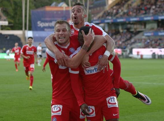 SOCCER - UEFA EL quali, Rosenborg vs A.Wien TRONDHEIM,NORWAY,25.AUG.16 - SOCCER - UEFA Europa League, Play-off qualification, BK Rosenborg Trondheim vs FK Austria Wien. Image shows the rejoicing of Alexander Gruenwald, Olarenwaju Kayode and Lucas Venuto (A.Wien). GEPAxpictures xChristianxOrt