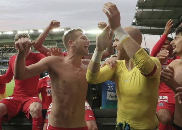 SOCCER - UEFA EL quali, Rosenborg vs A.Wien TRONDHEIM,NORWAY,25.AUG.16 - SOCCER - UEFA Europa League, Play-off qualification, BK Rosenborg Trondheim vs FK Austria Wien. Image shows the rejoicing of Alexander Gruenwald and Robert Almer (A.Wien) GEPAxpictures xChristianxOrt