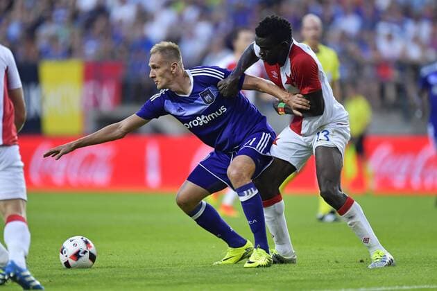 BRUSSELS, BELGIUM - AUGUST 25 : Lukasz Teodorzcyk forward of RSC Anderlecht holds off the challenge of Michael Ngadeu defender of SK Slavia Praha FOOTBALL : Anderlecht vs Slavia Praha - Europa League - Bruxelles - 25 08 2016 PhotoNews Panoramic 