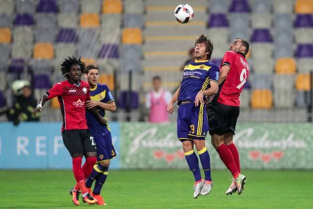 25.08.2016, Ljudski vrt, Maribor, SLO, UEFA EL, NK Maribor vs Gabala FK, im Bild Damjan Bohar 39 of NK Maribor and Sergei Zenjov 9 of Gabala FK during the UEFA Europaleague Play off 2nd Leg Match between NK Maribor and Gabala FK at the Ljudski vrt in Maribor, Slovenia on 2016 08 25. Maribor  EP_stida  