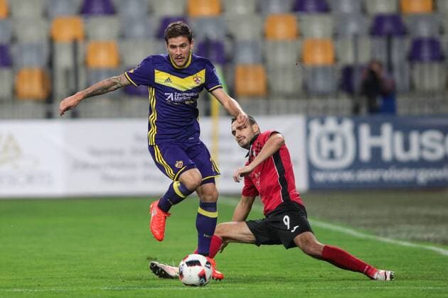 25.08.2016, Ljudski vrt, Maribor, SLO, UEFA EL, NK Maribor vs Gabala FK, im Bild Erik Janza 3 of NK Maribor and Sergei Zenjov 9 of Gabala FK during the UEFA Europaleague Play off 2nd Leg Match between NK Maribor and Gabala FK at the Ljudski vrt in Maribor, Slovenia on 2016 08 25. Maribor  EP_stida  
