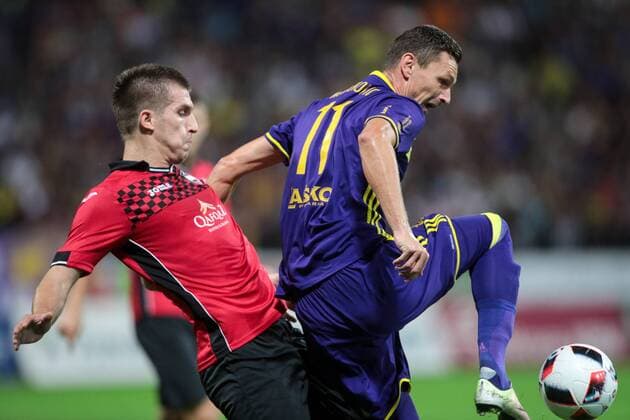 25.08.2016, Ljudski vrt, Maribor, SLO, UEFA EL, NK Maribor vs Gabala FK, im Bild Vojislav Stankovic 3 of Gabala FK and Milivoje Novakovic 11 of NK Maribor during the UEFA Europaleague Play off 2nd Leg Match between NK Maribor and Gabala FK at the Ljudski vrt in Maribor, Slovenia on 2016 08 25. Maribor  EP_stida  