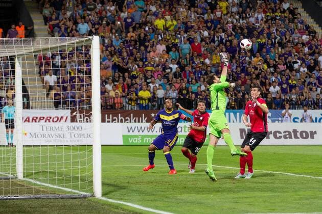 25.08.2016, Ljudski vrt, Maribor, SLO, UEFA EL, NK Maribor vs Gabala FK, im Bild Dmytro Bezotosniy 22 of Gabala FK during the UEFA Europaleague Play off 2nd Leg Match between NK Maribor and Gabala FK at the Ljudski vrt in Maribor, Slovenia on 2016 08 25. Maribor  EP_stida  