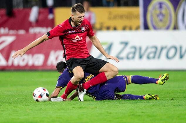 25.08.2016, Ljudski vrt, Maribor, SLO, UEFA EL, NK Maribor vs Gabala FK, im Bild Marwan Kabha 24 of NK Maribor and Vitaliy Vernydub 15 of Gabala FK during the UEFA Europaleague Play off 2nd Leg Match between NK Maribor and Gabala FK at the Ljudski vrt in Maribor, Slovenia on 2016 08 25. Maribor  EP_stida  