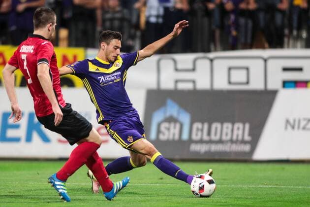 25.08.2016, Ljudski vrt, Maribor, SLO, UEFA EL, NK Maribor vs Gabala FK, im Bild Gregor Bajde 20 of NK Maribor and Vojislav Stankovic 3 of Gabala FK during the UEFA Europaleague Play off 2nd Leg Match between NK Maribor and Gabala FK at the Ljudski vrt in Maribor, Slovenia on 2016 08 25. Maribor  EP_stida  