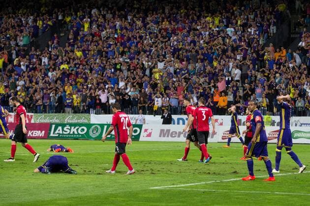 25.08.2016, Ljudski vrt, Maribor, SLO, UEFA EL, NK Maribor vs Gabala FK, im Bild Players and fans of Maribor disappointed during the UEFA Europaleague Play off 2nd Leg Match between NK Maribor and Gabala FK at the Ljudski vrt in Maribor, Slovenia on 2016 08 25. Maribor  EP_stida  