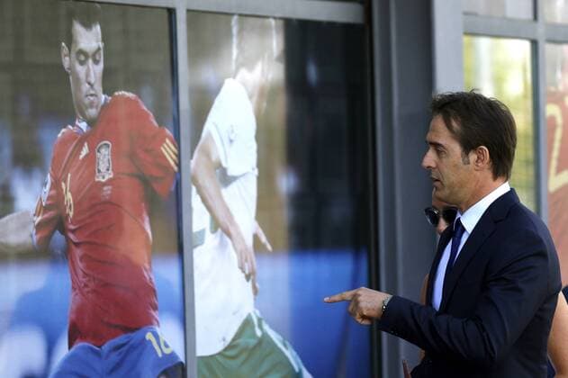 Spain s head coach Julen Lopetegui arrives at the press conference PK Pressekonferenz to annunciate his first Spain squad, at Las Rozas Football City, in Madrid, Spain, 26 August 2016. Spain will play a friendly game against Belgium and a EuroCup 2018 classification match against Liechtenstein on September. Julen Lopetegui s first Spain national team Nationalteam squad !ACHTUNG: NUR REDAKTIONELLE NUTZUNG!  20160826-636078153750138710