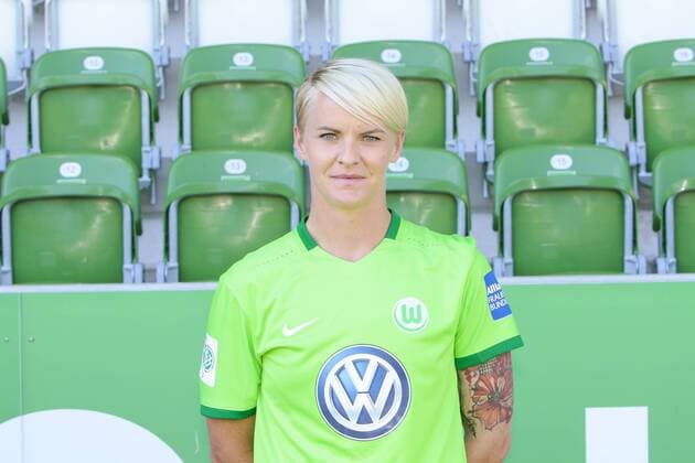 Fußball, 1. BL Damen, VfL Wolfsburg Porträttermin Nilla Fischer (Wolfsburg; Kapitänin, captain, 4) Porträt, Portrait, Einzelbild, Fußball,Allianz Frauen Bundesliga, Fototermin VfL Wolfsburg, xtgx