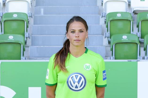 Fußball, 1. BL Damen, VfL Wolfsburg Porträttermin Sara Björk Gunnarsdottir (Wolfsburg, 7) Porträt, Portrait, Einzelbild, Fußball,Allianz Frauen Bundesliga, Fototermin VfL Wolfsburg, xtgx