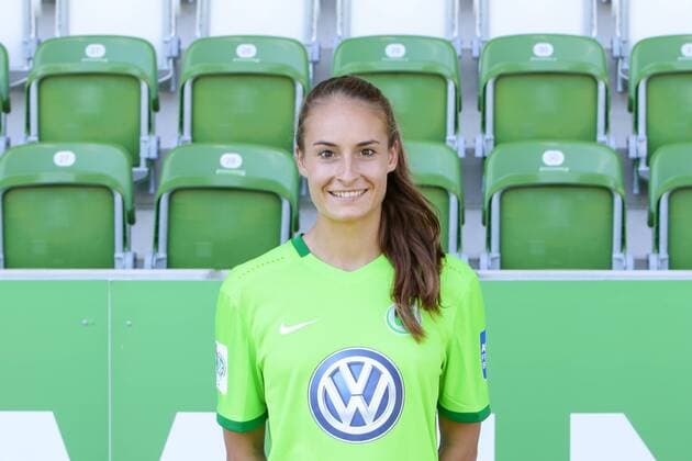 Fußball, 1. BL Damen, VfL Wolfsburg Porträttermin Tessa Wullaert (Wolfsburg, 10) Porträt, Portrait, Einzelbild, Fußball,Allianz Frauen Bundesliga, Fototermin VfL Wolfsburg, xtgx
