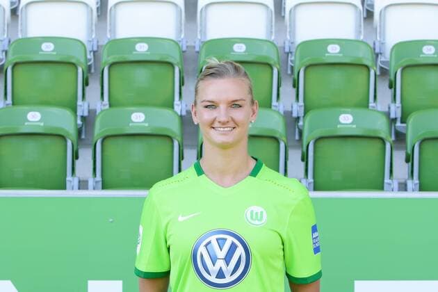 Fußball, 1. BL Damen, VfL Wolfsburg Porträttermin Alexandra Popp (Alex Popp, Wolfsburg, 11) Porträt, Portrait, Einzelbild, Fußball,Allianz Frauen Bundesliga, Fototermin VfL Wolfsburg, xtgx