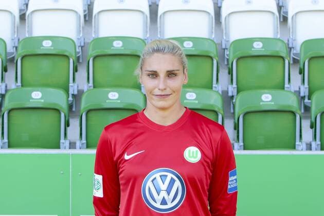 Fußball, 1. BL Damen, VfL Wolfsburg Porträttermin Jana Burmeister (Wolfsburg, 12) Porträt, Portrait, Einzelbild, Fußball,Allianz Frauen Bundesliga, Fototermin VfL Wolfsburg, xtgx