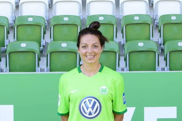 Fußball, 1. BL Damen, VfL Wolfsburg Porträttermin Vanessa Bernauer (Wolfsburg, 18) Porträt, Portrait, Einzelbild, Fußball,Allianz Frauen Bundesliga, Fototermin VfL Wolfsburg, xtgx