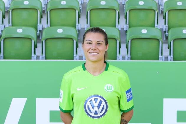 Fußball, 1. BL Damen, VfL Wolfsburg Porträttermin Ramona Bachmann (Wolfsburg, 19) Porträt, Portrait, Einzelbild, Fußball,Allianz Frauen Bundesliga, Fototermin VfL Wolfsburg, xtgx