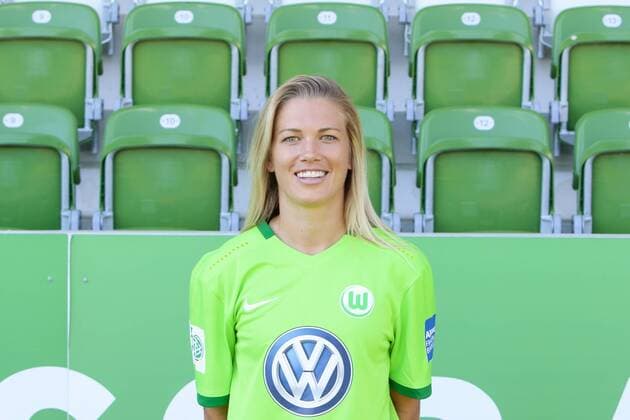 Fußball, 1. BL Damen, VfL Wolfsburg Porträttermin Lara Dickenmann (Wolfsburg, 21) Porträt, Portrait, Einzelbild, Fußball,Allianz Frauen Bundesliga, Fototermin VfL Wolfsburg, xtgx