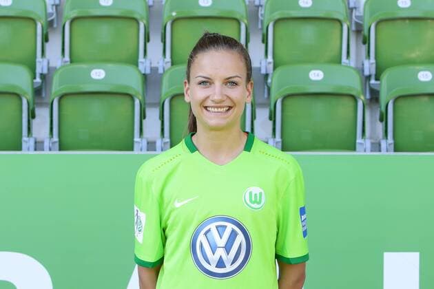 Fußball, 1. BL Damen, VfL Wolfsburg Porträttermin Joelle Wedemeyer (Wolfsburg, 24) Porträt, Portrait, Einzelbild, Fußball,Allianz Frauen Bundesliga, Fototermin VfL Wolfsburg, xtgx