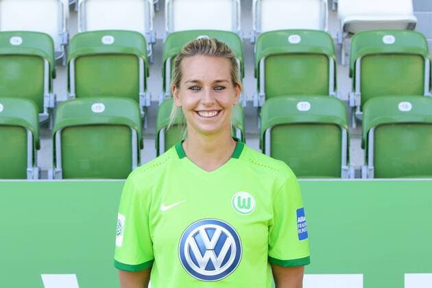 Fußball, 1. BL Damen, VfL Wolfsburg Porträttermin Lena Goeßling (Goessling, Wolfsburg, 28) Porträt, Portrait, Einzelbild, Fußball,Allianz Frauen Bundesliga, Fototermin VfL Wolfsburg, xtgx