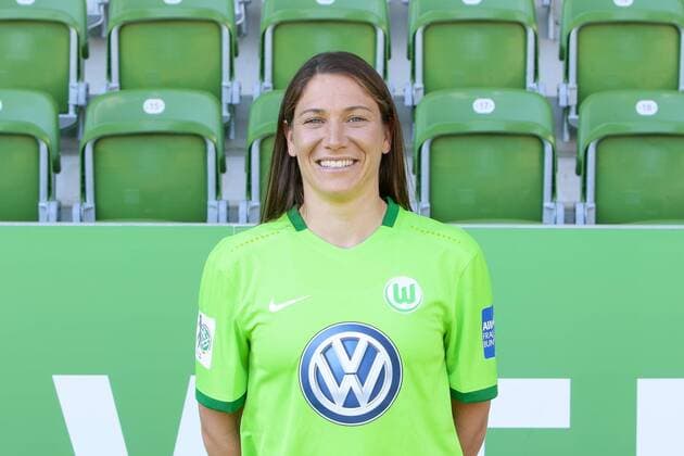 Fußball, 1. BL Damen, VfL Wolfsburg Porträttermin Elise Bussaglia (Wolfsburg, 30) Porträt, Portrait, Einzelbild, Fußball,Allianz Frauen Bundesliga, Fototermin VfL Wolfsburg, xtgx