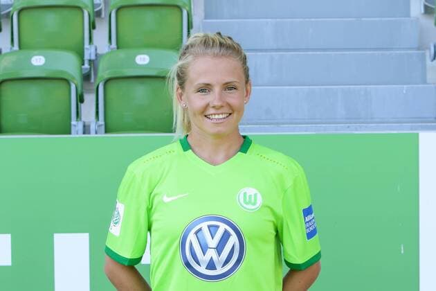 Fußball, 1. BL Damen, VfL Wolfsburg Porträttermin Julia Simic (Wolfsburg, 31) Porträt, Portrait, Einzelbild, Fußball,Allianz Frauen Bundesliga, Fototermin VfL Wolfsburg, xtgx