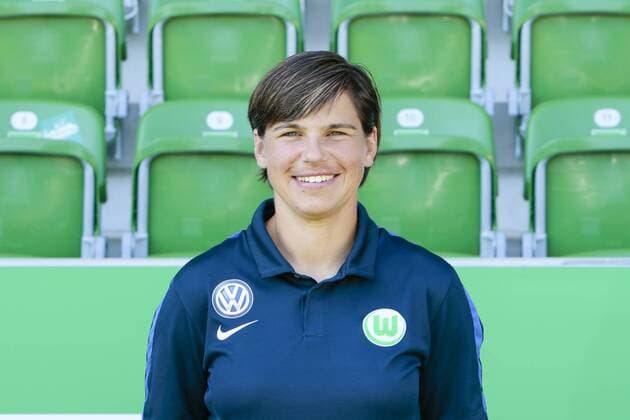 Fußball, 1. BL Damen, VfL Wolfsburg Porträttermin Co-Trainerin Ariane Hingst (Wolfsburg) Porträt, Portrait, Einzelbild, Fußball,Allianz Frauen Bundesliga, Fototermin VfL Wolfsburg, xtgx