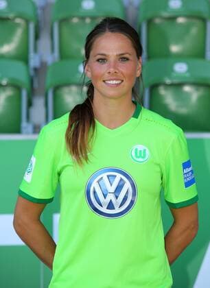 Fußball, 1. BL Damen, VfL Wolfsburg Porträttermin VfL Frauen, Fototermin Wolfsburg, Deutschland. 26.08.2016, FUßBALL - VfL Wolfsburg, Fototermin, 1. Allianz Frauen Bundesliga, Saison 2016 17. Bild zeigt: Sara Björk Gunnarsdottir (VfL Wolfsburg) Wolfsburg