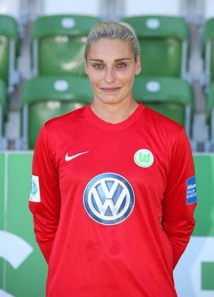 Fußball, 1. BL Damen, VfL Wolfsburg Porträttermin VfL Frauen, Fototermin Wolfsburg, Deutschland. 26.08.2016, FUßBALL - VfL Wolfsburg, Fototermin, 1. Allianz Frauen Bundesliga, Saison 2016 17. Bild zeigt: Torfrau Jana Burmeister (VfL Wolfsburg) Wolfsburg