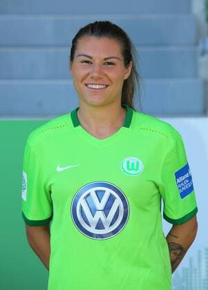 Fußball, 1. BL Damen, VfL Wolfsburg Porträttermin VfL Frauen, Fototermin Wolfsburg, Deutschland. 26.08.2016, FUßBALL - VfL Wolfsburg, Fototermin, 1. Allianz Frauen Bundesliga, Saison 2016 17. Bild zeigt: Elise Bussaglia (VfL Wolfsburg) Wolfsburg